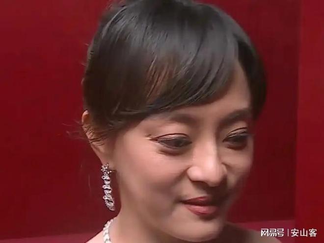签吓坏杨幂不敢露脸只有赵今麦扛住了！J9真人游戏第一品牌芭莎之夜被镜头(图6)