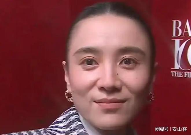 签吓坏杨幂不敢露脸只有赵今麦扛住了！J9真人游戏第一品牌芭莎之夜被镜头(图11)