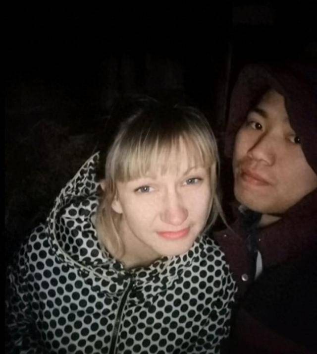 小伙跑到俄罗斯养猪8年还娶到00后大俄美女j9九游真人游戏第一平台和妻子离婚后河北(图2) 小伙跑到俄罗斯养猪8年还娶到00后大俄美女j9九游真人游戏第一平台和妻子离婚后河北(图2)