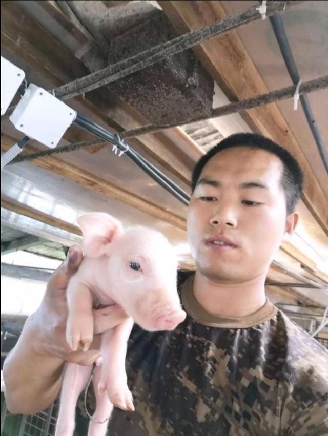 小伙跑到俄罗斯养猪8年还娶到00后大俄美女j9九游真人游戏第一平台和妻子离婚后河北(图8) 小伙跑到俄罗斯养猪8年还娶到00后大俄美女j9九游真人游戏第一平台和妻子离婚后河北(图8)