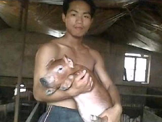 小伙跑到俄罗斯养猪8年还娶到00后大俄美女j9九游真人游戏第一平台和妻子离婚后河北(图10) 小伙跑到俄罗斯养猪8年还娶到00后大俄美女j9九游真人游戏第一平台和妻子离婚后河北(图10)